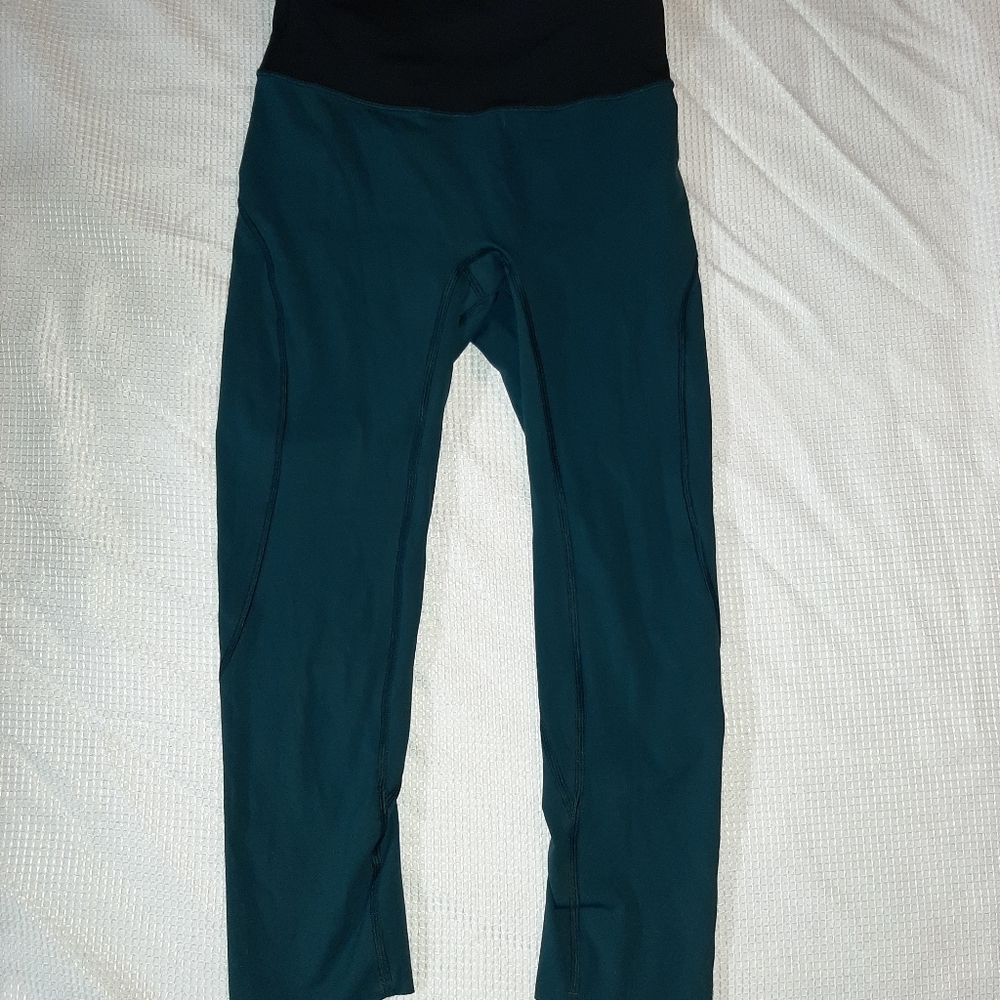 Lululemon Run the Day Submarine Capri Pants Sz 4 - Picture 10 of 11